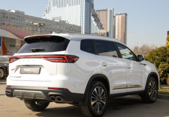 Подержанный автомобиль Chery Tiggo 8 Pro Max 2023 года (4 фото)