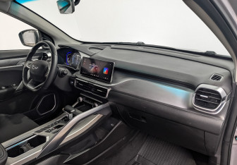 Подержанный автомобиль Geely Coolray 2023 года (13 фото)