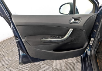 Подержанный автомобиль Peugeot 308 Hatchback 2010 года (19 фото)