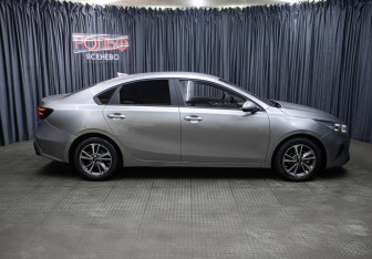 Подержанный автомобиль Kia K3 Sedan 2021 года (4 фото)