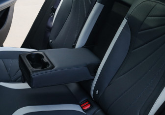 Подержанный автомобиль Geely Atlas 2024 года (9 фото)