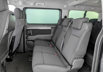 Подержанный автомобиль Peugeot Traveller 2021 года (12 фото)