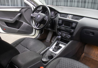 Подержанный автомобиль Skoda Octavia Liftback 2016 года (11 фото)