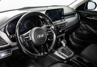 Подержанный автомобиль Kia Seltos 2021 года (15 фото)