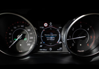 Подержанный автомобиль Jaguar E-Pace 2018 года (12 фото)