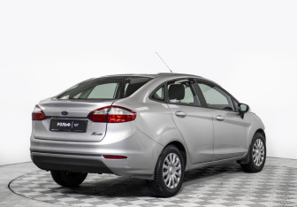 Подержанный автомобиль Ford Fiesta Sedan 2015 года (5 фото)