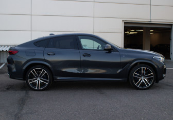 Подержанный автомобиль BMW X6 2021 года (4 фото)