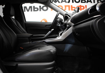 Подержанный автомобиль Mitsubishi Eclipse Cross 2018 года (27 фото)