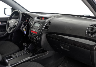 Подержанный автомобиль Kia Sorento 2018 года (13 фото)