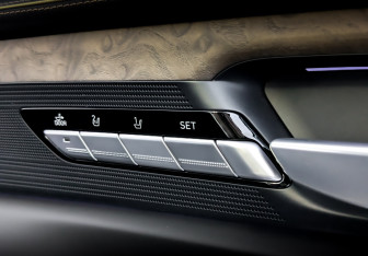 Подержанный автомобиль Genesis G90 2022 года (27 фото)