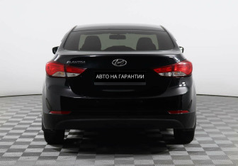Подержанный автомобиль Hyundai Elantra Sedan 2015 года (4 фото)