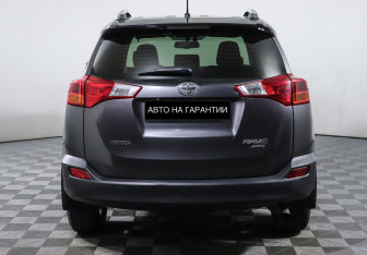 Подержанный автомобиль Toyota RAV4 2013 года (4 фото)
