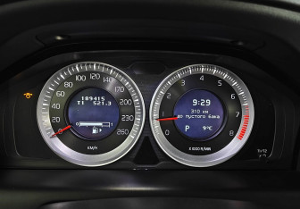 Подержанный автомобиль Volvo XC60 2011 года (12 фото)