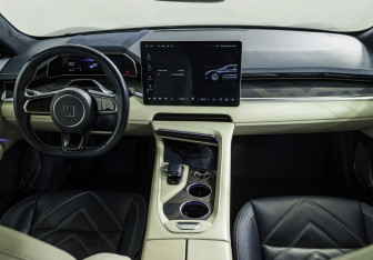 Подержанный автомобиль Zeekr 001 2023 года (13 фото)