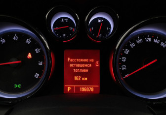 Подержанный автомобиль Opel Astra Hatchback 2011 года (14 фото)