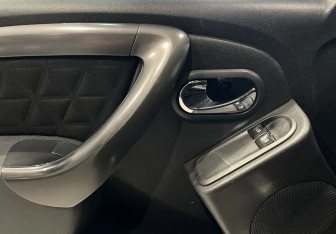 Подержанный автомобиль Renault Duster 2015 года (15 фото)