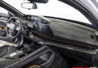 Подержанный автомобиль Changan UNI-V 2024 года (12 фото)