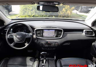Подержанный автомобиль Kia Sorento 2018 года (11 фото)