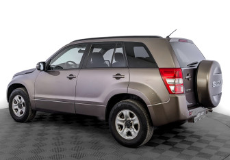 Подержанный автомобиль Suzuki Grand Vitara 2014 года (7 фото)
