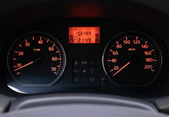 Подержанный автомобиль Renault Logan Sedan 2011 года (11 фото)