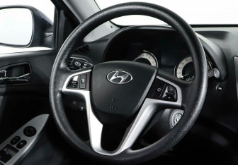 Подержанный автомобиль Hyundai Solaris Hatchback 2012 года (12 фото)