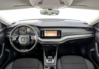 Подержанный автомобиль Skoda Octavia Liftback 2021 года (14 фото)