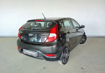 Подержанный автомобиль Hyundai Solaris Hatchback 2011 года (5 фото)