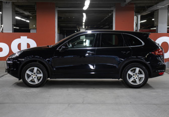 Подержанный автомобиль Porsche Cayenne 2011 года (8 фото)