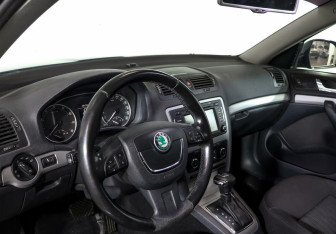 Подержанный автомобиль Skoda Octavia Liftback 2012 года (8 фото)