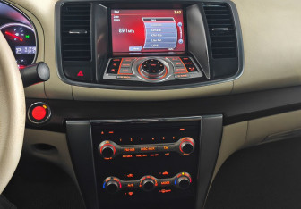 Подержанный автомобиль Nissan Teana 2011 года (15 фото)