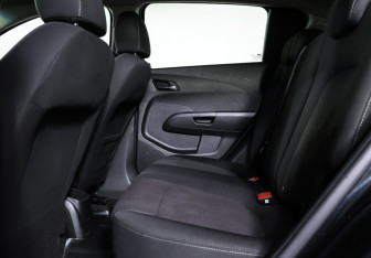Подержанный автомобиль Chevrolet Aveo Hatchback 2014 года (12 фото)