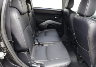 Подержанный автомобиль Peugeot 4007 2010 года (21 фото)