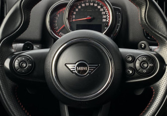 Подержанный автомобиль MINI Countryman 2019 года (16 фото)