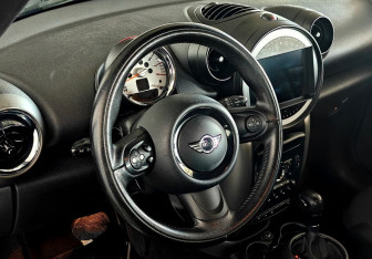 Подержанный автомобиль MINI Countryman 2010 года (12 фото)