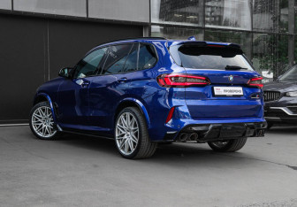 Подержанный автомобиль BMW X5 M 2021 года (6 фото)