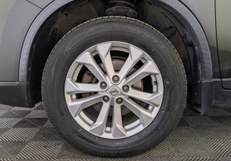 Подержанный автомобиль Nissan X-Trail 2017 года (12 фото)