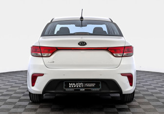 Подержанный автомобиль Kia Rio Sedan 2020 года (6 фото)