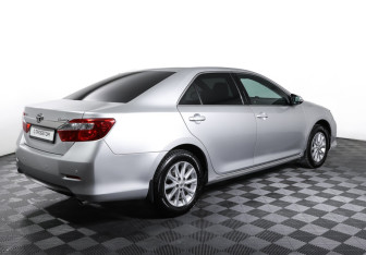 Подержанный автомобиль Toyota Camry Sedan 2013 года (5 фото)