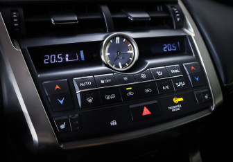 Подержанный автомобиль Lexus NX 2016 года (18 фото)