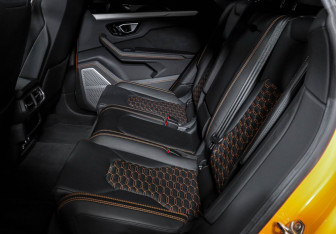 Подержанный автомобиль Lamborghini Urus 2021 года (10 фото)