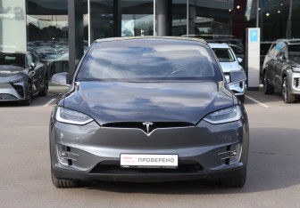 Подержанный автомобиль Tesla Model X 2018 года (2 фото)