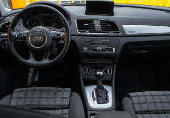 Подержанный автомобиль Audi Q3 2016 года (10 фото)