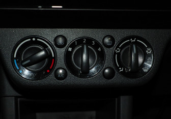 Подержанный автомобиль Suzuki Swift Hatchback 2008 года (14 фото)