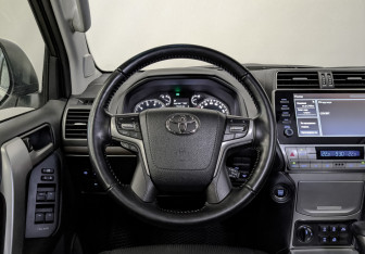 Подержанный автомобиль Toyota Land Cruiser Prado 2021 года (22 фото)