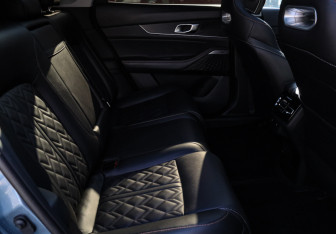 Подержанный автомобиль Changan UNI-K 2023 года (8 фото)