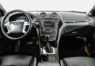 Подержанный автомобиль Ford Mondeo Sedan 2012 года (7 фото)