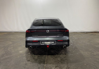 Подержанный автомобиль Changan UNI-V 2023 года (5 фото)