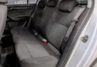 Подержанный автомобиль Skoda Rapid Liftback 2019 года (12 фото)