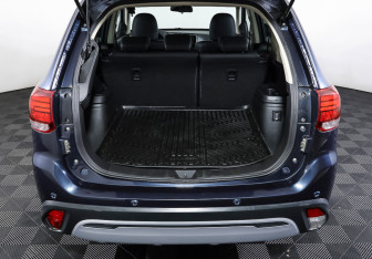 Подержанный автомобиль Mitsubishi Outlander 2019 года (10 фото)