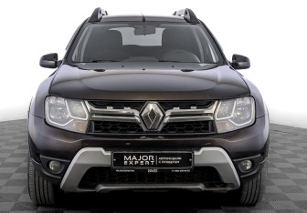 Подержанный автомобиль Renault Duster 2017 года (2 фото)